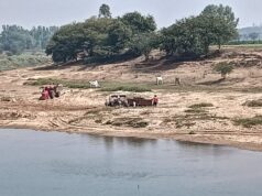 अफसरों के वाहनों से रेत का अवैध खनन और तस्करी!