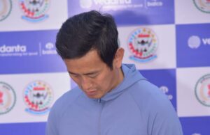 बालको के खेल अकादमी में फुटबॉलर बाइचुंग भूटिया ने किया खिलाड़ियों का उत्साहवर्धन 100 से अधिक खिलाड़ियों को भूटिया ने सिखाए अनुशासन के गुर और तकनीकी बारीकियां