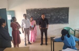 उड़नदस्ता दल का 12वीं परीक्षा केंद्र का भ्रमण