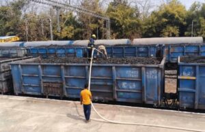 कोयले से भरी मालगाड़ी में लगी आग, त्वरित कार्रवाई से टला बड़ा रेल हादसा