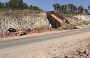 कुसमी क्षेत्र में बॉक्साइट परिवहन बना खतरा, जाम टोली घाट में गार्डवाल नहीं होने से बढ़ रही दुर्घटनाएं..