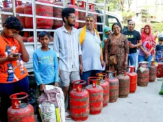 ईरान जंग के असर से देश में LPG की किल्लत, सरकार ने बदले बुकिंग नियम; अब ग्रामीण इलाकों में 45 दिन बाद ही मिलेगा नया सिलेंडर