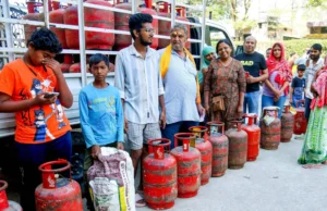 ईरान जंग के असर से देश में LPG की किल्लत, सरकार ने बदले बुकिंग नियम; अब ग्रामीण इलाकों में 45 दिन बाद ही मिलेगा नया सिलेंडर