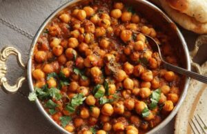 नवरात्रि स्पेशल: कन्या पूजन के लिए बिना प्याज-लहसुन के स्वादिष्ट सात्विक छोले बनाने की आसान और झटपट रेसिपी, जो हर किसी को आएगी पसंद