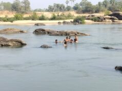 असीरगुड़ा नदी में नहाने गए स्टेट बैंक के तीन कर्मचारी डूबे, इलाके में हड़कंप