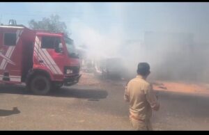 गैस वेल्डिंग के दौरान बोलेरो में लगी भीषण आग, वाहन जलकर खाक