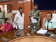 जनदर्शन में आये 54 आवेदन पत्रों की हुई सुनवाई कलेक्टर श्री जन्मेजय महोबे ने संबंधित अधिकारियों को समयबद्ध और प्रभावी कार्रवाई के दिए निर्देश