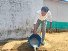 शिक्षक बना रहे मध्यान भोजन, पढ़ाई हो रही प्रभावित, रसोईया हड़ताल पर।