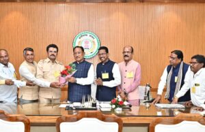महादेव घाट बैराज के लिए 100 करोड़ के प्रावधान पर महापौर संजय पांडेय के नेतृत्व में प्रतिनिधिमंडल ने मुख्यमंत्री एवं मंत्रियों से की मुलाकात