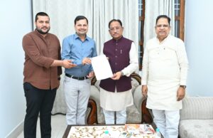 रामलला अयोध्या दर्शन यात्रा को लेकर मुख्यमंत्री विष्णुदेव साय से मुलाकात, 1008 श्रद्धालुओं की यात्रा को हरी झंडी दिखाने हेतु दिया आमंत्रण