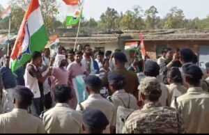 बलरामपुर में कांग्रेस का प्रदर्शन, भाजपा कार्यालय घेराव