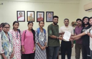 पुनर्गणना को लेकर अखिल भारतीय विद्यार्थी परिषद आरंग इकाई द्वारा सौंपा गया ज्ञापन।