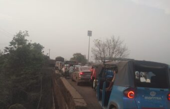 कुसमुंडा मार्ग पर फिर लगा लंबा जाम, इमली छापर रेलवे फाटक से शिव मंदिर चौक तक वाहनों की कतार