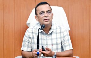 कलेक्टर ने ली साप्ताहिक समय सीमा की बैठक, लंबित प्रकरणों के त्वरित निराकरण के दिए निर्देश