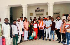 भाजपा सरगुजा अजजा मोर्चा के नेतृत्व में आदिवासियों ने कलेक्टर को सौंपा शिकायत पत्र, पुश्तैनी भूमि पर अवैध कब्जे का आरोप