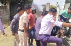 चिरई घाट मेन रोड शंकरगढ़ में बाइक-स्कॉर्पियो की टक्कर, युवक गंभीर घायल