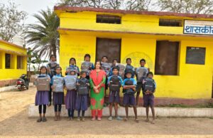 आमा डोंगरी स्कूल, जगदलपुर में स्कूल बैग का वितरण