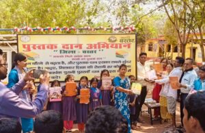 कलेक्टर छिकारा की शानदार पहल, बस्तर में पुस्तक संग्रह अभियान शुरू