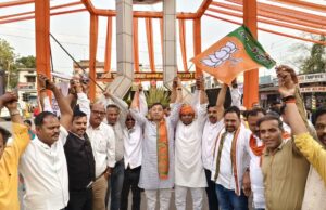 धर्मांतरण विरोधी कानून पर भाजपा अजजा मोर्चा का स्वागत, घड़ी चौक पर कार्यकर्ताओं ने मनाई खुशी