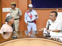 कलेक्टर ने जनदर्शन में संवेदनशीलता से सुनी नागरिकों की समस्याएं