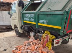 नवरात्रि के दौरान भगवा ध्वज के कथित अपमान पर बढ़ा विवाद, पार्षद ने जताई कड़ी आपत्ति