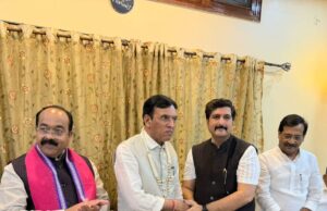 भाजपा प्रवक्ता अमित चिमनानी के निवास पहुंचे केंद्रीय मंत्री मनसुख मांडविया