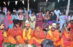 नवरात्रि में गूंजा शहनाई का स्वर: सामरी के शिव मंदिर में 17 जोड़ों का सामूहिक विवाह सम्पन्न