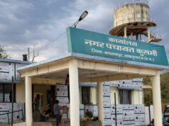 मुख्य सड़क किनारे महीनों से जाम पानी, नहीं हो रहा ब्लीचिंग पाउडर का छिड़काव — नगर पंचायत की कार्यप्रणाली पर उठे सवाल, वार्डवासी परेशान