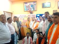 भाजपा झुग्गी झोपड़ी प्रकोष्ठ के तत्वाधान में पोलिंग बूथ में कार्यकर्ताओं के साथ किया प्रधानमंत्री के मन की बात का रेडियो प्रसारण का श्रवण