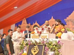 उद्योग मंत्री श्री लखन लाल देवांगन और भाजपा प्रदेश अध्यक्ष श्री किरण सिंह देव सपरिवार पहुँचे हनुमंत कथा, पूज्य महराज श्री धीरेंद्र कृष्ण शास्त्री जी (बागेश्वर धाम सरकार) का लिया आशीर्वाद