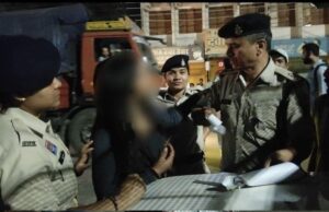 बिलासपुर में ड्रिंक एंड ड्राइव पर पुलिस का कड़ा शिकंजा: नशे में धुत युवती की स्कूटी जब्त, अभद्रता पर सख्त कार्रवाई और SP का सख्त संदेश