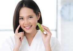 गर्मियों में रैशेज, पिंपल्स और सनबर्न से बचना है? अपनाएं ये 5 नेचुरल उपाय और पाएं ठंडी-फ्रेश स्किन