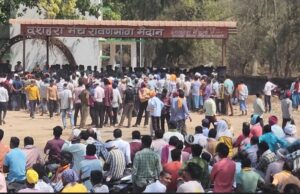 लो-वोल्टेज से परेशान किसानों का फूटा गुस्सा, केशकाल के बोरगांव में बिजली विभाग का घेराव