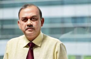 HDFC बैंक में शॉकिंग मोड़: अतनु चक्रवर्ती का अचानक इस्तीफा, बैंकिंग जगत में उठे सवाल