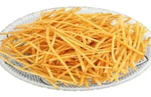 “शाम की चाय बनेगी और भी खास: घर पर बनाएं हलवाई-स्टाइल लंबे समय तक कुरकुरे रहने वाले मसालेदार आलू लच्छा”