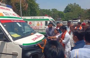 महासमुंद की स्वास्थ्य सेवाओं में ‘संजीवनी’ का संचार: हाई-टेक उपकरणों से लैस 8 नई एम्बुलेंस रवाना