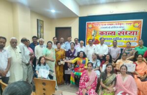 रायपुर साहित्य सृजन संस्थान की काव्य संध्या: वृंदावन हॉल में कवियों ने कविताओं से दिया सृजन और समाज जागरण का संदेश