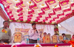 आईएएस अधिकारी और समाज के प्रतिभावान छात्र-छात्राओं का किया गया सम्मान