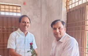 प्राचार्य और शिक्षकों के सेवानिवृत्त होने पर दी भावभीनी विदाई
