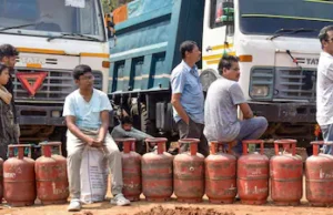 ईंधन आपूर्ति पर कड़ी निगरानी: पेट्रोलियम और एलपीजी की होर्डिंग व ब्लैक मार्केटिंग रोकने के लिए केंद्र का अलर्ट