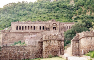 भानगढ़ किला: राजस्थान का रहस्यमयी और सबसे डरावना हॉन्टेड किला, जहां आज भी गूंजते हैं किस्से और कहानियां