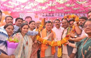 उद्योग मंत्री श्री देवांगन के जन्मदिन पर बधाई देने कार्यकर्ताओं एवं आम नागरिकों का उमड़ा हुजूम, जगह-जगह अभिनंदन एवं स्वागत