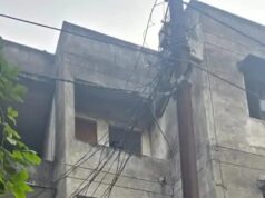 रोमांस के दौरान छत से गिरा कपल, प्रेमी की मौत:रेलिंग पर हाथ-पकड़कर बैठे थे, नशे में बैलेंस बिगड़ा; लड़की के कमर की हड्डी टूटी