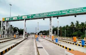 कैशलेस टोल व्यवस्था से बढ़ी परेशानी: जनता और ड्राइवरों में आक्रोश