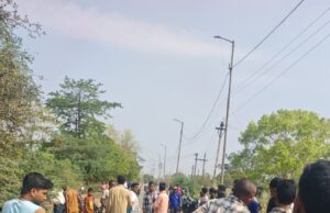 ब्रेकिंग न्यूज हाइवा की चपेट में आने से बाइक सवार युवक की दर्दनाक मौत,परिजनों ने किया चक्काजाम