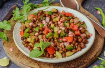 गर्मी में हेल्दी और टेस्टी स्नैक का परफेक्ट ऑप्शन: काले चने और खीरे की ठंडी-ठंडी चाट, जानिए दो आसान और झटपट बनने वाली शानदार रेसिपी