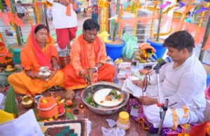 सांसद महेश कश्यप के पैतृक ग्राम कुम्हरावंड में श्री हनुमान प्राण प्रतिष्ठा समारोह में हुआ प्रतिमा अधिवास अनुष्ठान