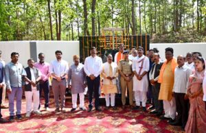 वन शहीद स्मारक का लोकार्पण: मंत्री रामविचार नेताम ने वीर वनकर्मियों को दी श्रद्धांजलि, जनभागीदारी से वन संरक्षण का किया आह्वान