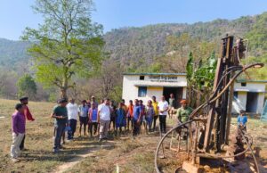 खबर का असर: झालबासा में हरकत में आया प्रशासन, पेयजल के लिए बोर खनन, सड़क कार्य में तेजी