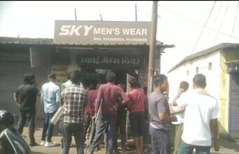 कुसमुंडा में छप्पर तोड़कर लाखों की चोरी, डॉग स्क्वायड ने की जांच, दो दिन में दूसरी वारदात, व्यापारियों ने रात में गश्त बढ़ाने की मांग की
